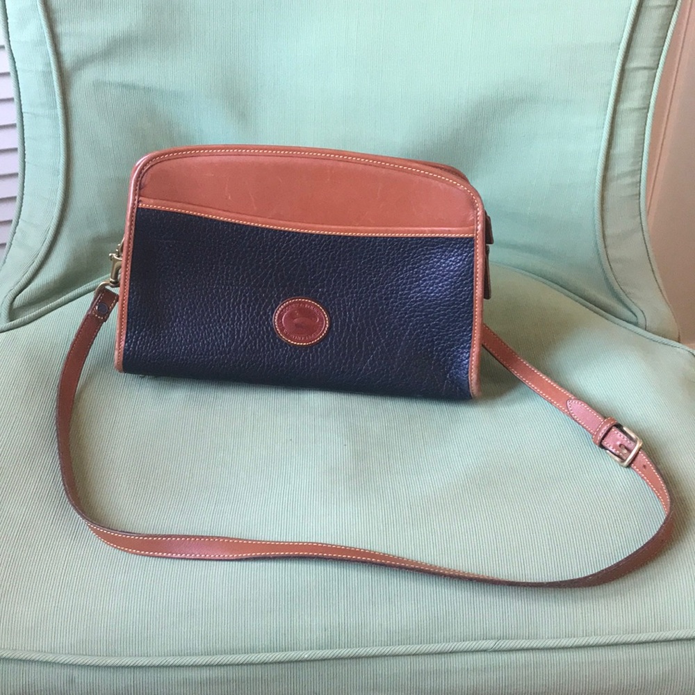 Dooney & Bourke Leather Purse; Made in the USA 🇺🇸
